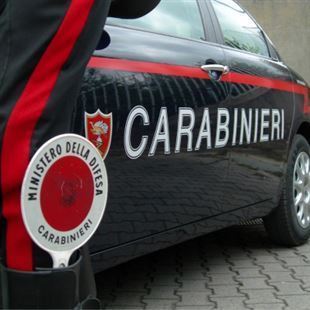 I carabinieri scoprono otto chili di marijuana nascosti in un sacco lungo via Cerreto
