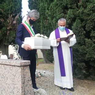 Una lapide per la piccola Angela dalla Manfredini Marmi e Graniti