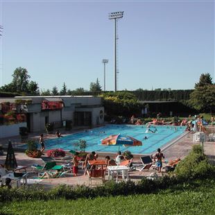 Piscina di Spezzano: la mancata apertura per la stagione estiva finisce in consiglio comunale