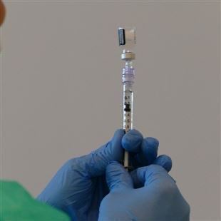 Vaccinazioni anti-Covid per la fascia 5-11 anni, sarà l’Ausl a inviare un SMS con l’appuntamento