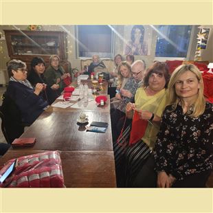 RossoVivo celebra la Giornata mondiale del lavoro a maglia in pubblico