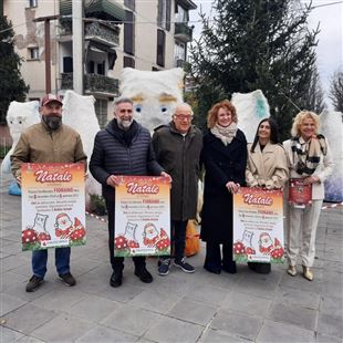 Iniziative natalizie a Fiorano: nove yeti in piazza Ciro Menotti e il programma di eventi
