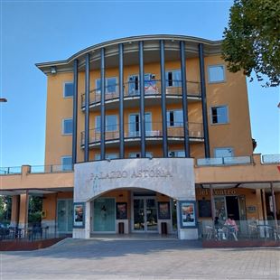 Un talk-spettacolo all’Astoria sui meccanismi del gioco d’azzardo