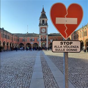 Il Distretto Ceramico unito per gridare il suo NO alla violenza contro le donne