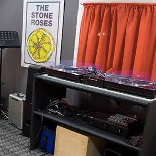 Nella fonoteca “Max Teneggi” di Casa Corsini la rassegna “Word on wax”