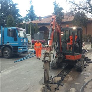 Lavori in piazza Martiri Partigiani a causa di una perdita d’acqua  