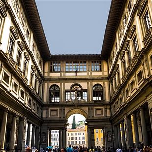 Una notte al museo: Claudio Corrado racconta gli Uffizi