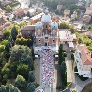 A Villa Cuoghi continua la vendita di beneficenza delle coperte di “Viva Vittoria per Letizia”
