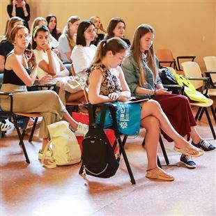 Il Comune sostiene il diritto allo studio: contributi per studenti delle superiori e universitari