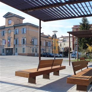 Nuovi arredi e corpi illuminanti, quasi terminata la riqualificazione del centro