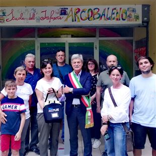 Dalla famiglia di Lorenzo Nicolini un defibrillatore per la scuola Arcobaleno 