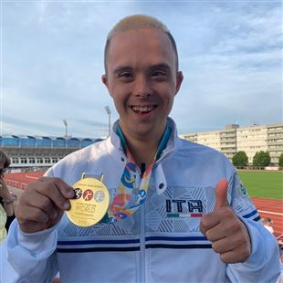 Andrea Piacentini da favola: quattro medaglie d’oro ai mondiali di Praga