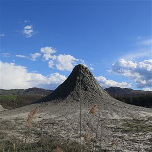 Salse di Nirano, una visita gratuita alla scoperta di vulcani di fango e biodiversità