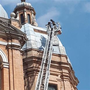 Chiuso il Santuario: una lastra di piombo era a rischio caduta